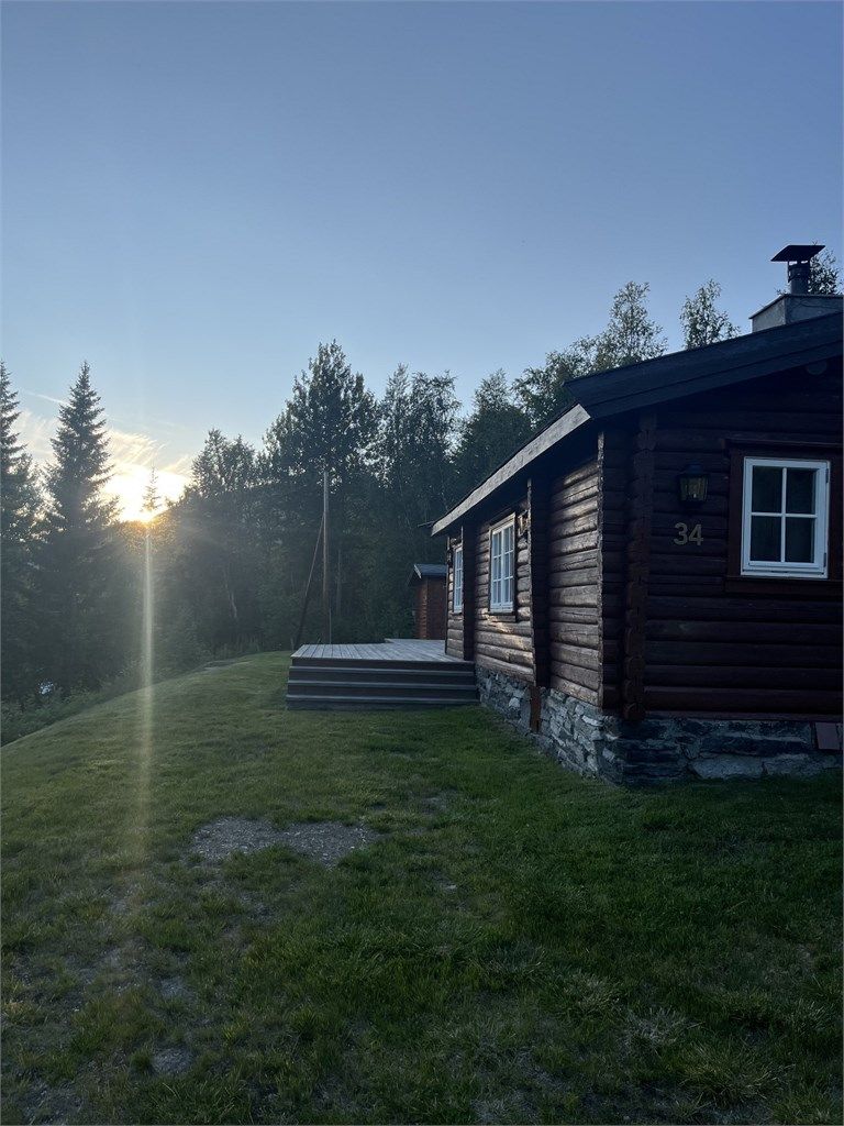 Koselig solnedgang sett fra hytten