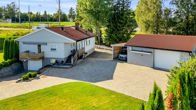 Eiendomsmegler Krogsveen v/Christian Blenne Lien ønsker velkommen til Steinbråteveien 25