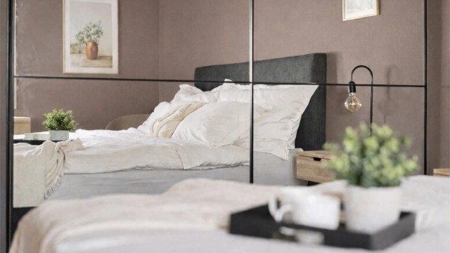 Boligen er malt i en dempet farge som skaper en flott soveatmosfære.