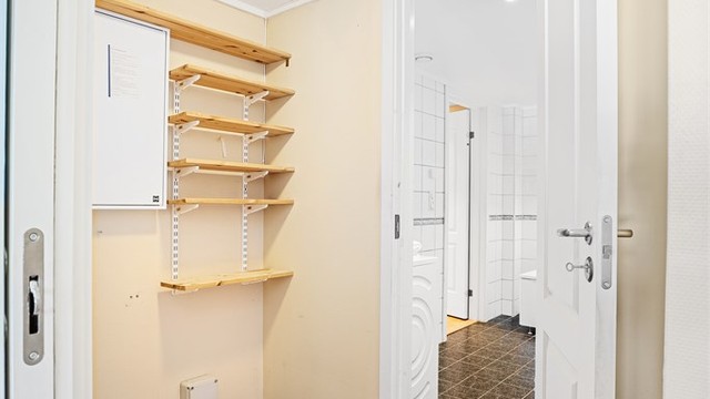 Bod/teknisk rom som fungerer ypperlig til oppbevaringsplass, hjemmekontor og/eller walk-in garderobe.