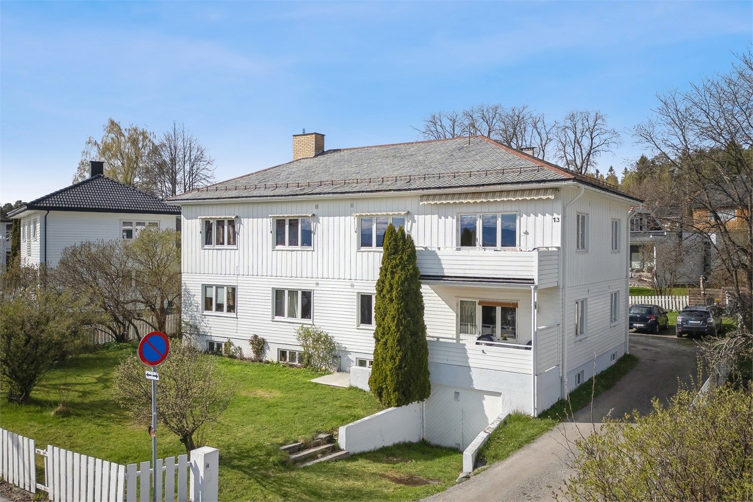 Velkommen til Arvesens veg 13! Smakfull og gjennomgående 3-roms leilighet med attraktiv beliggenhet i et rolig og populært område på Sagatun.