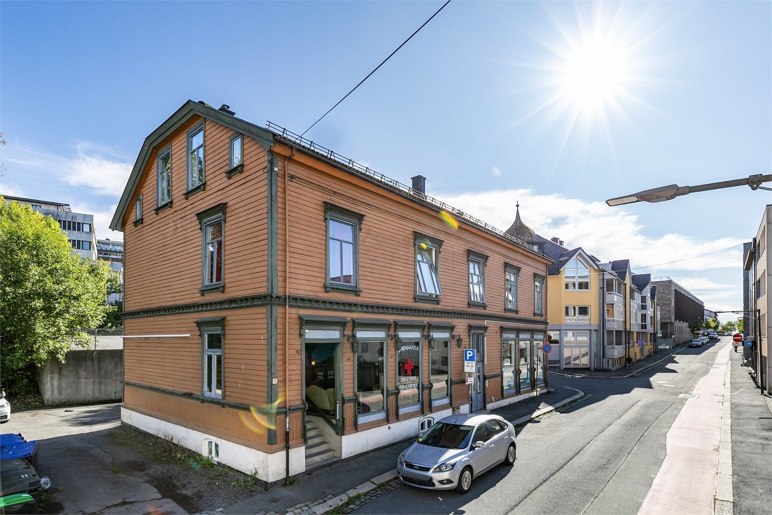 I fredelige Skoggata bor du meget sentralt, med gangavstand til alle byens tilbud.