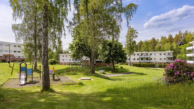 Sittegruppe og lekeplass på borettslagets område