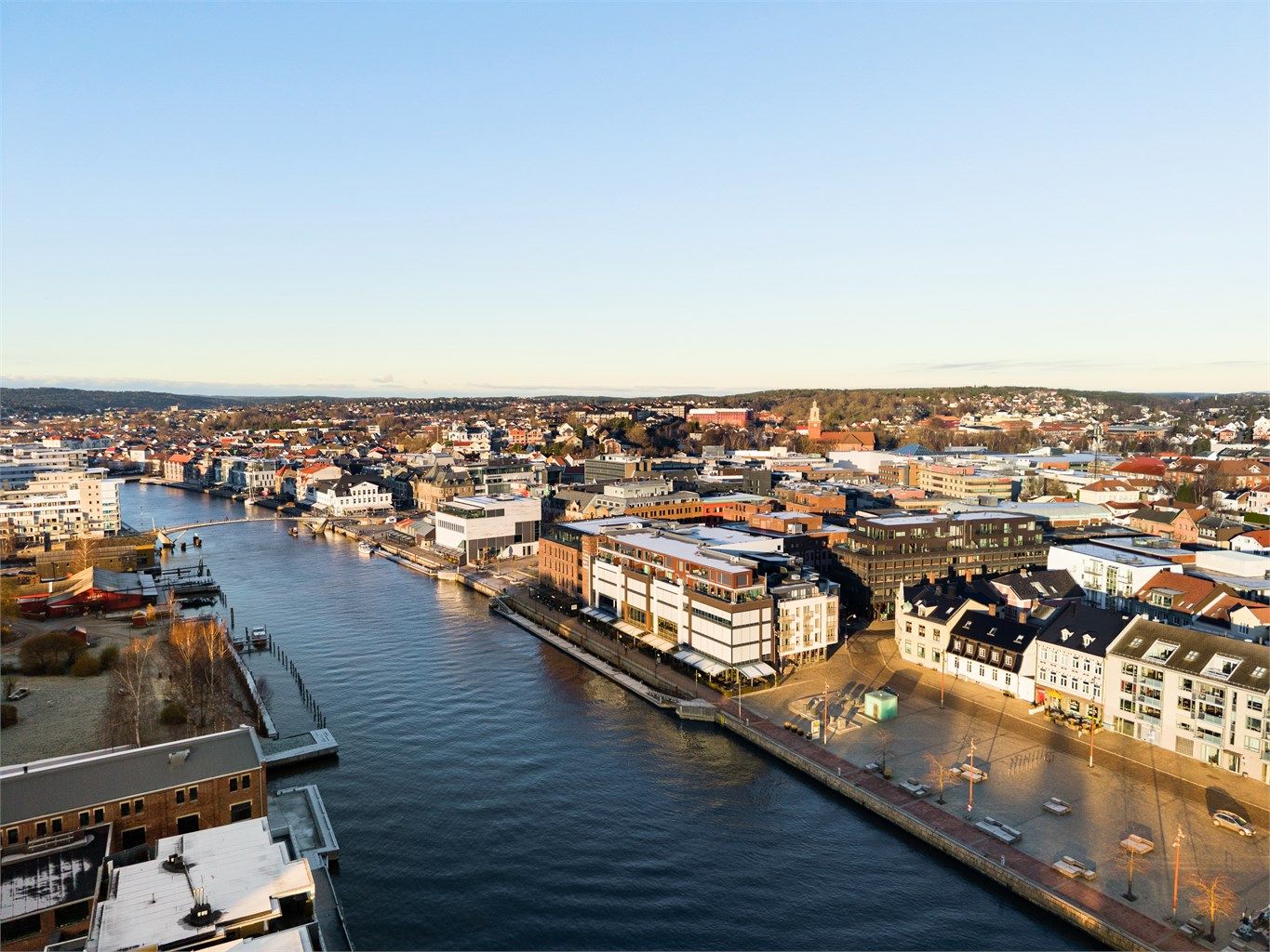 Med byens meget funksjonelle og gratis fergetilbud kan du enkelt forflytte deg til Østsiden eller til Gressvik og Åle i Onsøy.