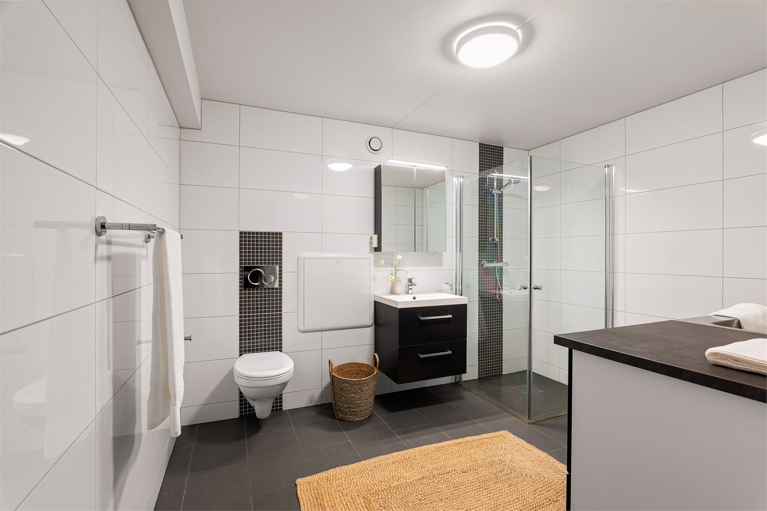 Hybelens bad ble etablert i 2019, med innredninger fra Mesterkjøkken.