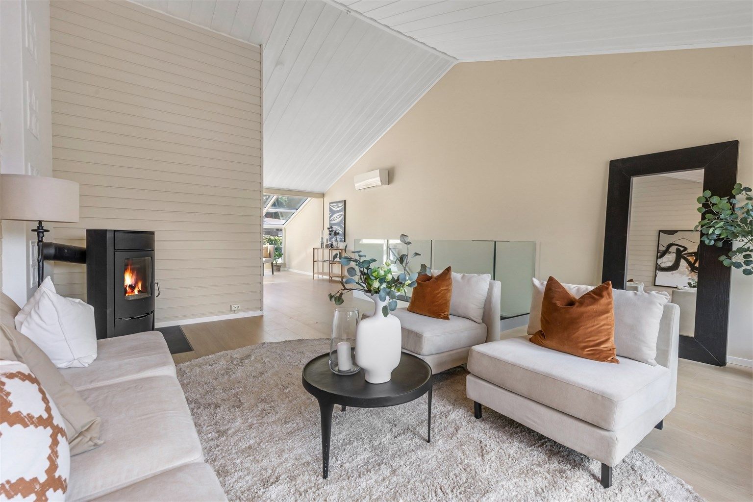 Peisen i stuen gir både varme og hygge