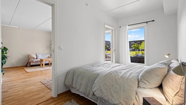 Soverom - lyst soverom med plass til dobbeltseng