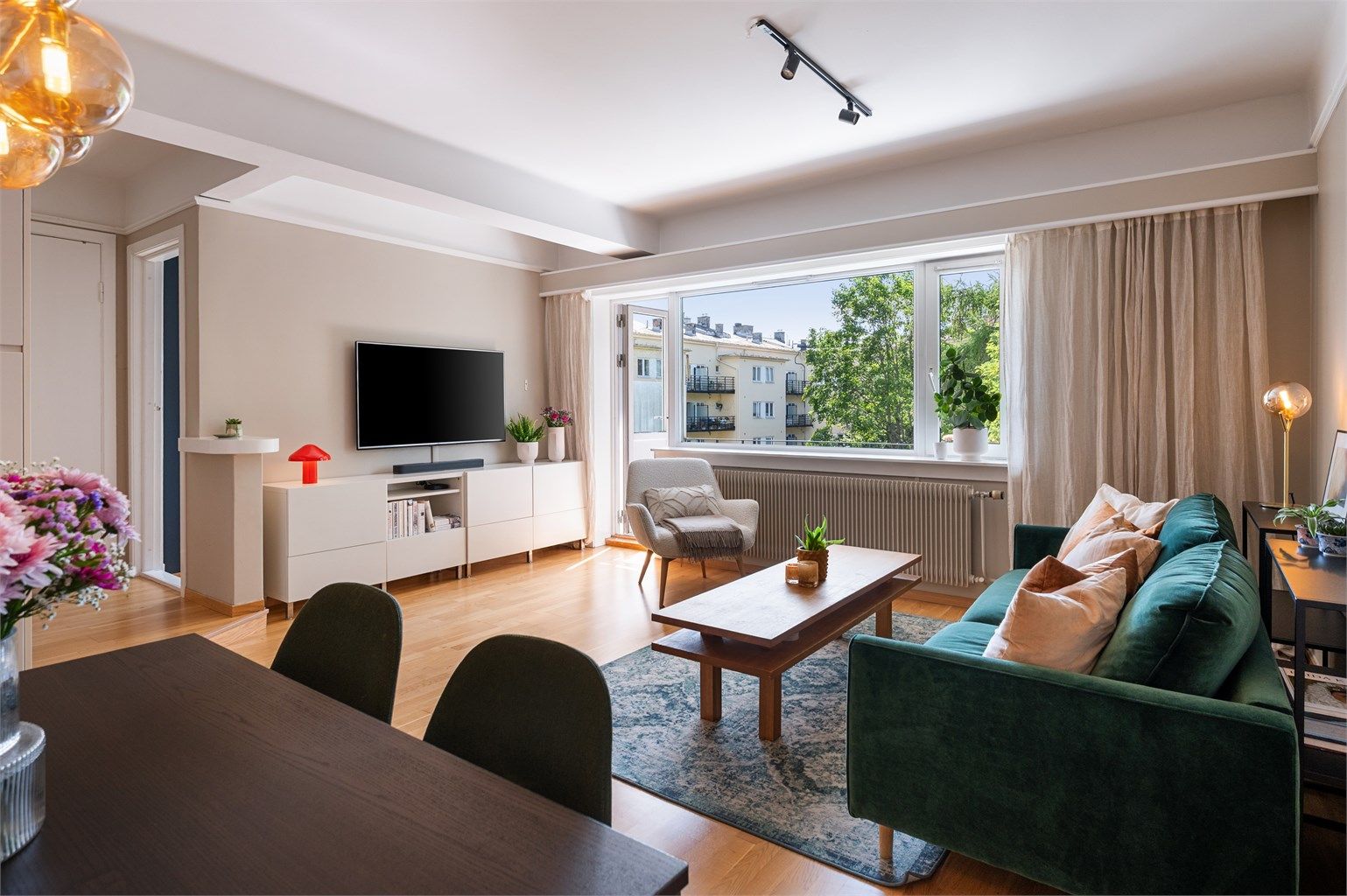 Velkommen til Laura Gundersens Gate 4A! Presentert av Halvor L. Heikkilä hos Krogsveen Majorstuen og Oslo Vest. Foto: Coolpics AS 