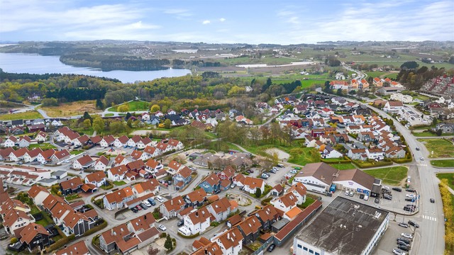 For den turglade har man Store og Lille Stokkavann, samt de fine turområder på Tastaveden en kort spasertur unna.
Gode bussforbindelser til Stavanger, Randaberg og Dusavik.