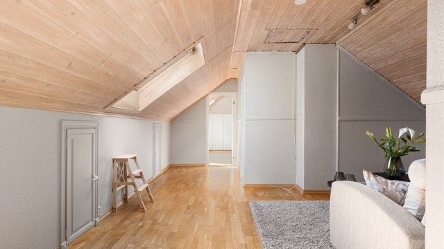 Lukket trapperom gjør loftsetasjen godt avskjermet fra etasjen under. Her kan barna få sin helt egen etasje.