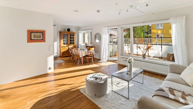 Lys og innbydende leilighet i høy første etasje