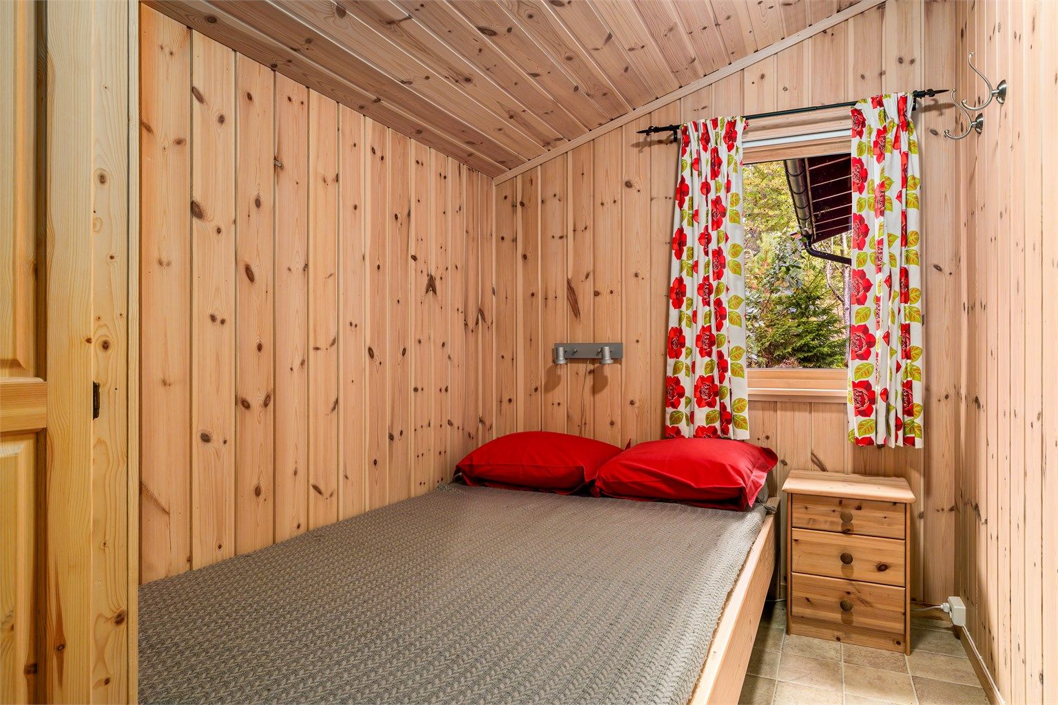 Soverom i hytta.