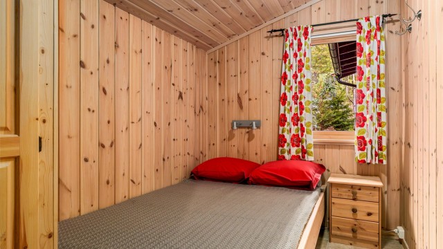 Soverom i hytta.