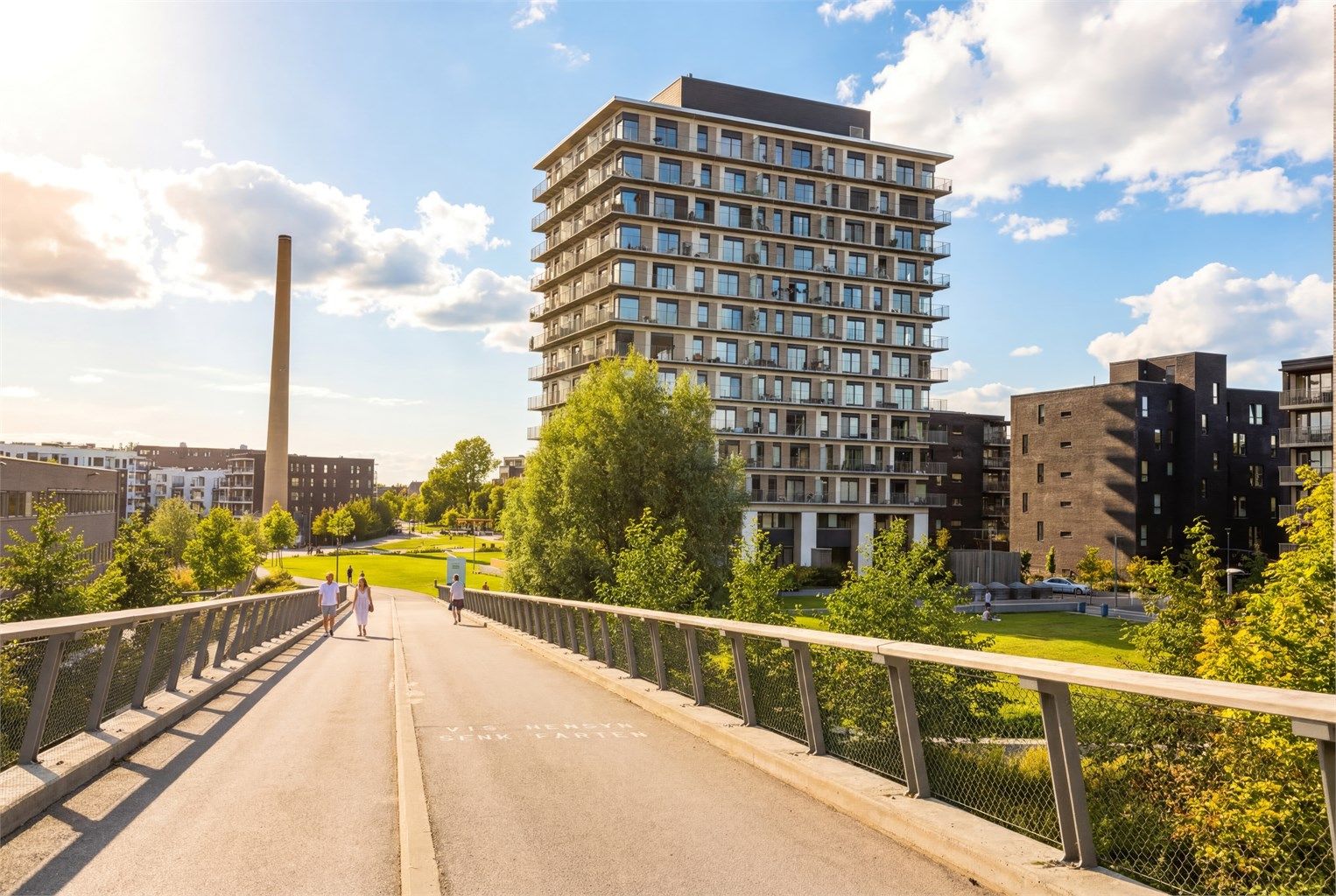Området er i stadig utvikling med utbygging av boliger, servicefunksjoner, friarealer og infrastruktur.
