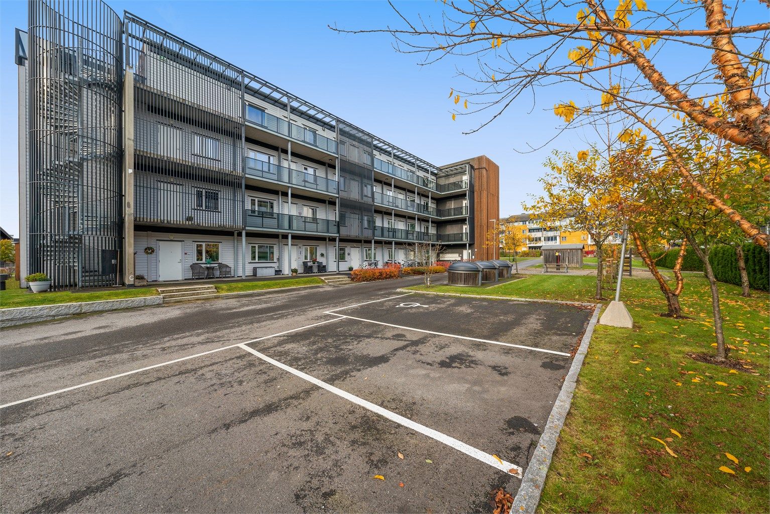 Hyggelig inngangsparti med god plass til kaffeset. 