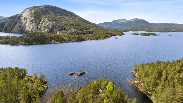 Utsikt mot fjellene i Vrådal.