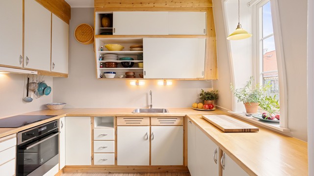 Det unike kjøkkenet har innredning fra 1961, som i 2012 ble restaurert og bygget opp på nytt av snekker