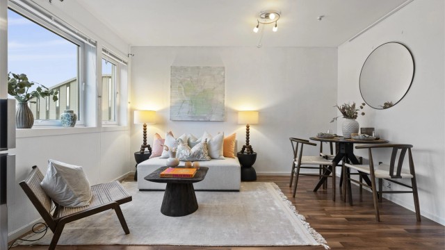 Emir Mekic v/ Eiendomsmegler Krogsveen har gleden av å presentere Ulholtsveien 20! Foto: Marika Mørkestøl / Marika Foto