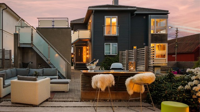 Smertuveien 3 presenteres av Karl Robert Hansen i Krogsveen.