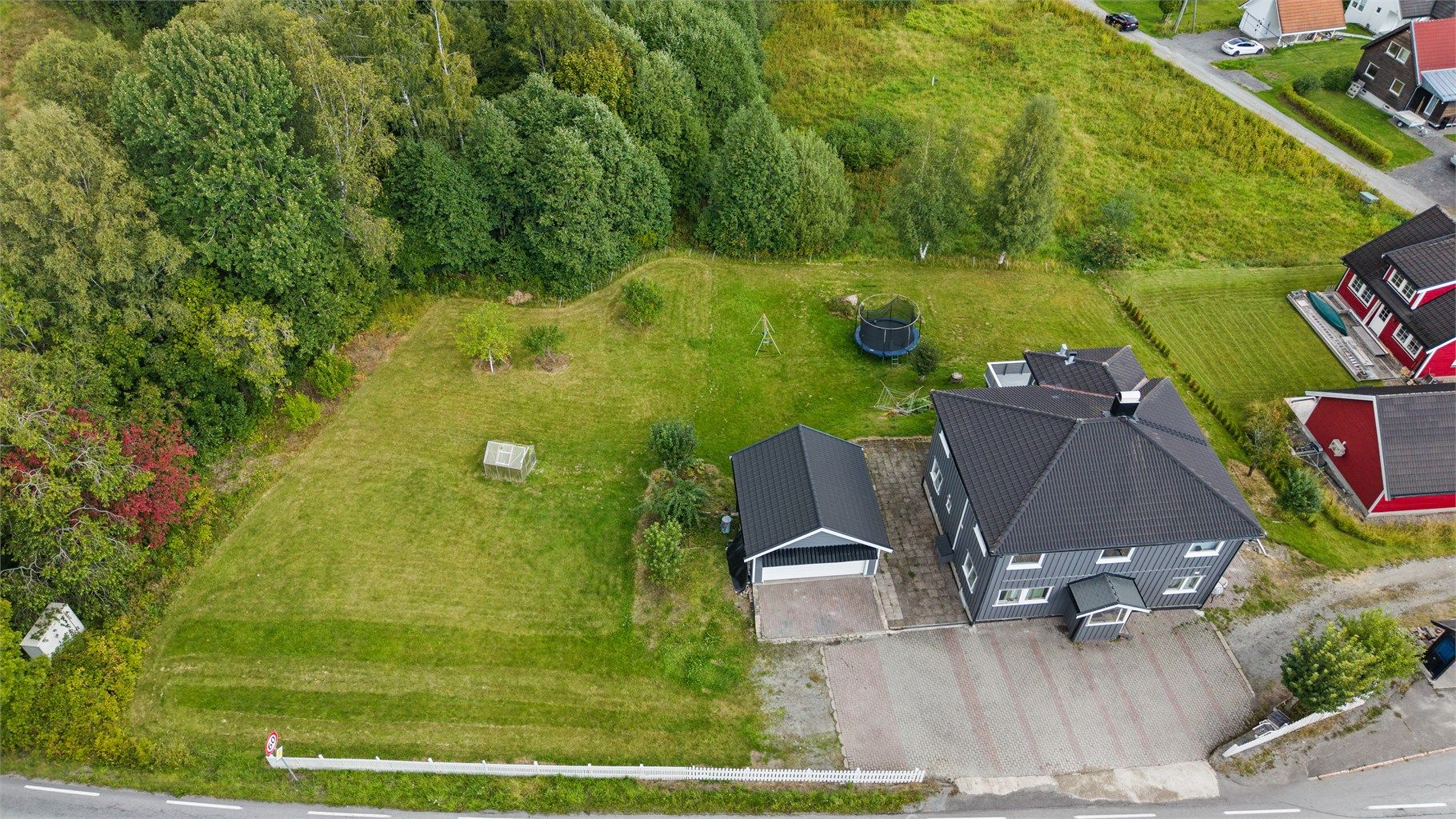 Velkommen til Heggedalsveien 230A/230B, presentert av Pojan Eskandari ved Krogsveen Asker.
Foto: Trond Reder