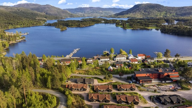Området byr på mange gode turmuligheter, fiske og båtliv.
