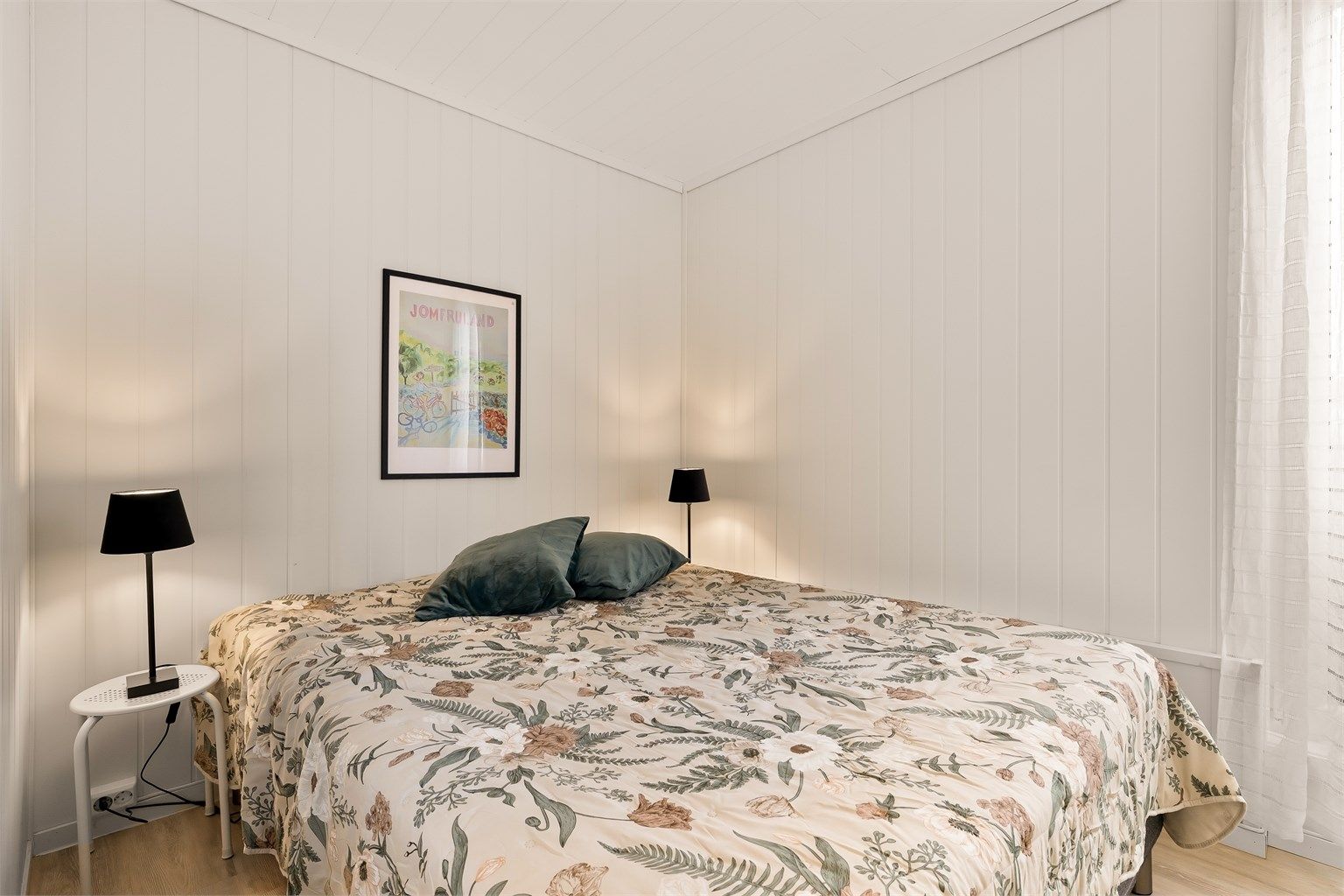 Hovedsoverom også det med sjøutsikt.