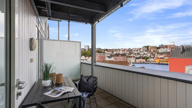 Stor og fin balkong mot vest.