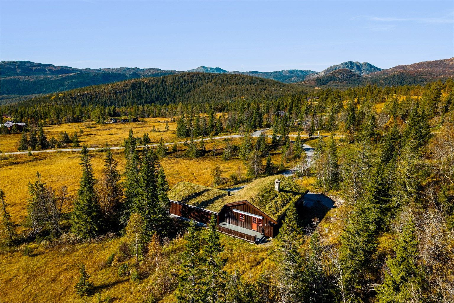 Tuddal ligger på solsiden av Gaustatoppen, et ypperlig utgangspunkt for toppturer.