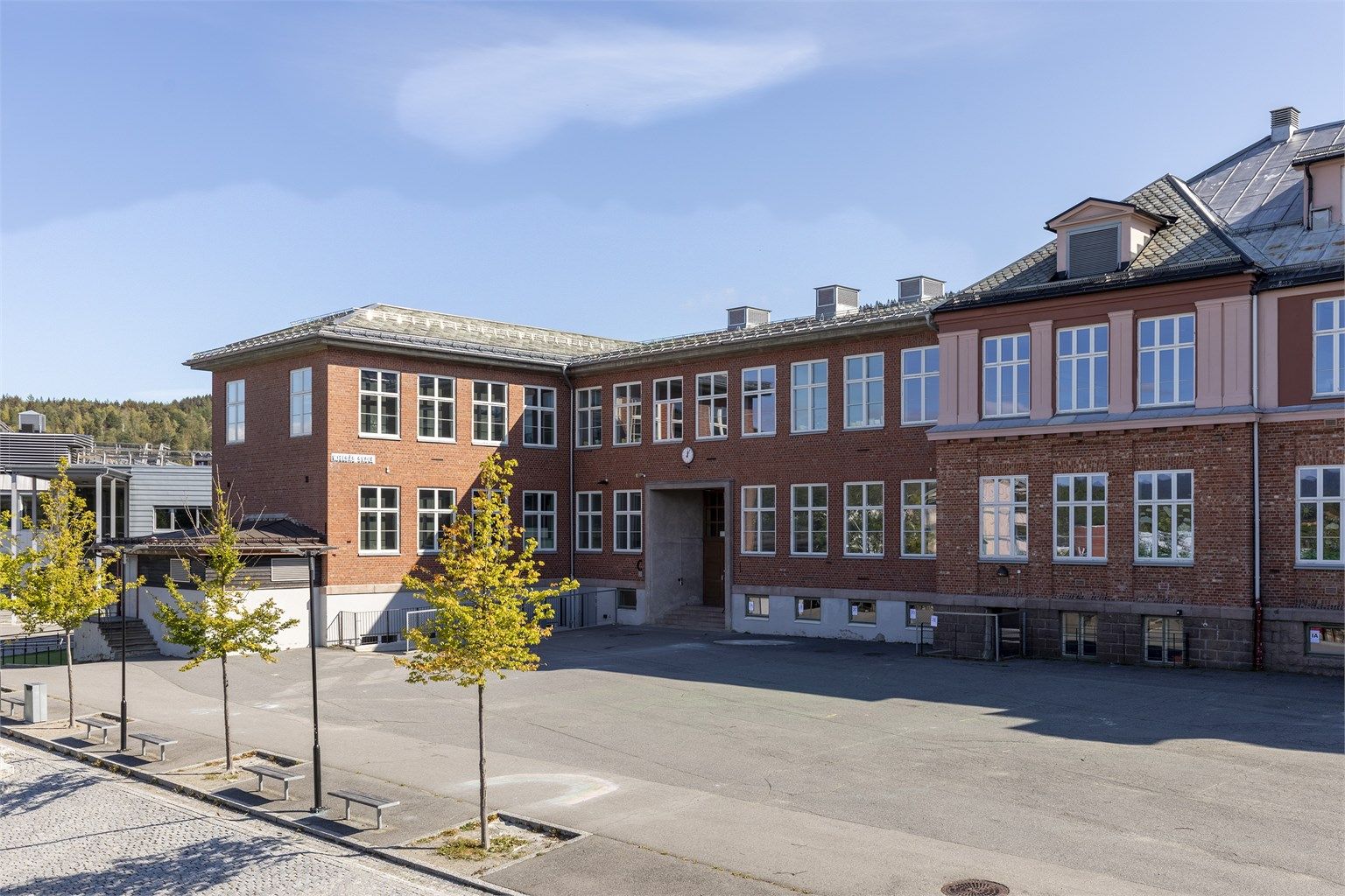 Det er ca. 13 minutters gange til Kjelsås skole som boligen sokner til