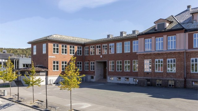 Det er ca. 13 minutters gange til Kjelsås skole som boligen sokner til