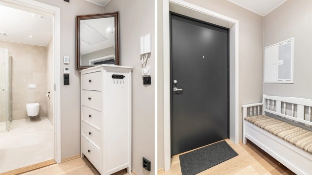 I entreen er det mulighet for garderobeskap eller en praktisk skyvedørsgarderobe.