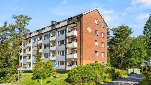 Boligen ligger i et grønt og veletablert borettslag på Bøler - her har du "alt" rett utenfor døren!