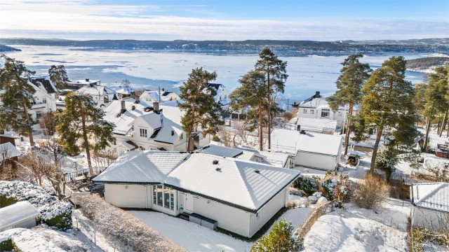 Når temperaturen tillater er det bare en liten rusletur ned til Nordstrand Bad med flotte bademuligheter
