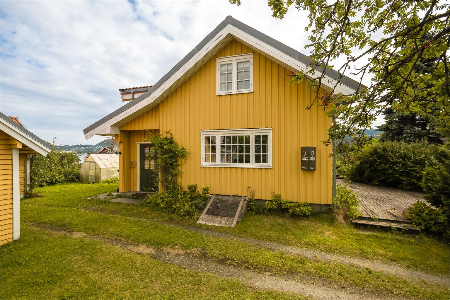 Boligen inneholder også råkjeller med svært gode lagringsmuligheter. 