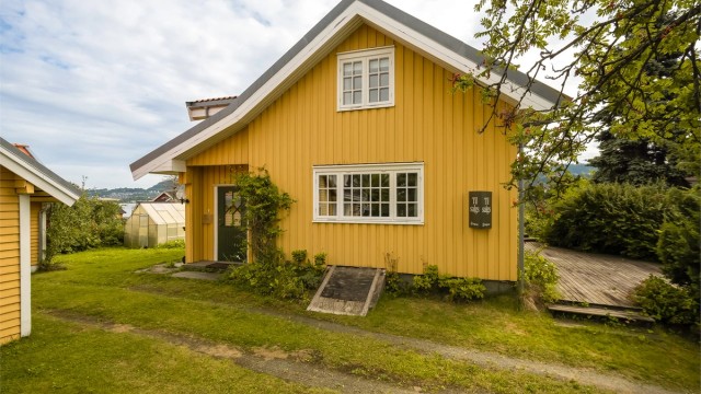 Boligen inneholder også råkjeller med svært gode lagringsmuligheter.