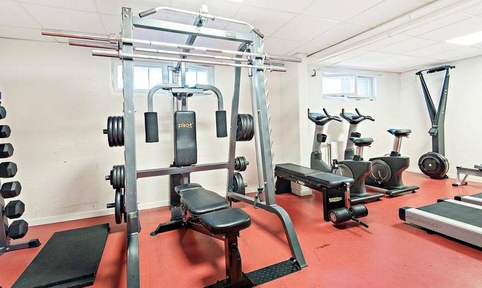 Trimrommet i Kollen borettslag - her har du et meste av utstyr man trenger for en fin treningsøkt. Det er to løpemøller og en romaskin i tillegg (som ikke vises på bildet)