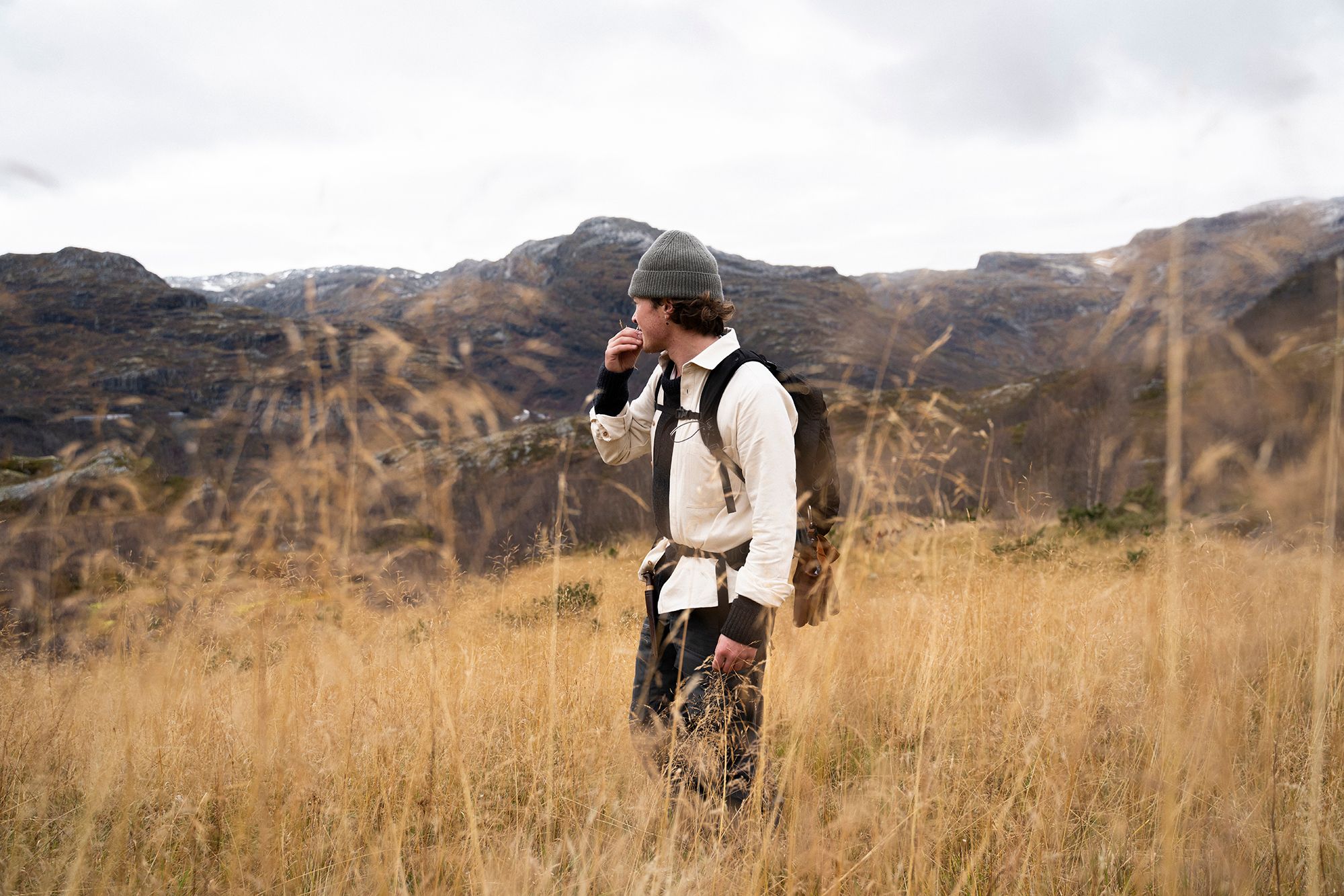 mann som ser ut i fremtiden