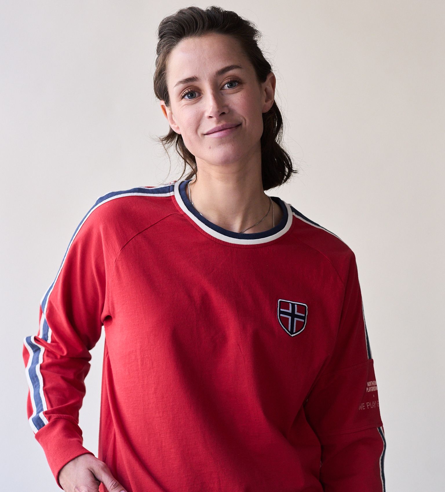 Dame i The Play More Jersey av Northern Playground og We Play Green. En landslagsdrakt for norske supportere i fotball-VM