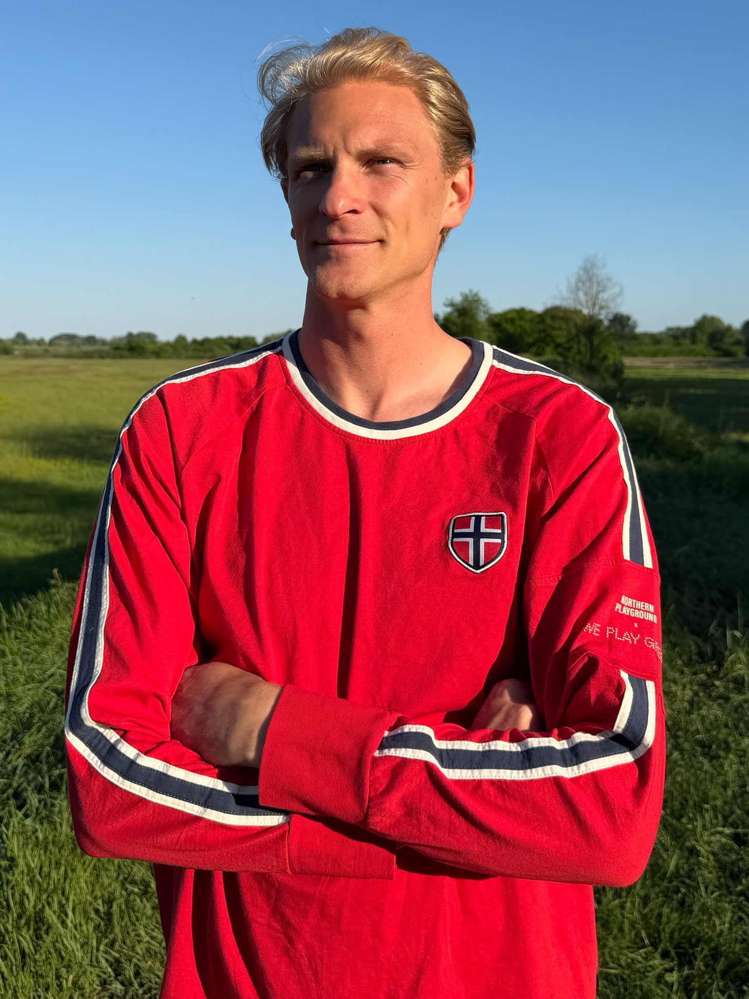 Bilde av Morten Thorsby i The Play More Jersey, laget av Northern Playground i samarbeid med We Play Green.
