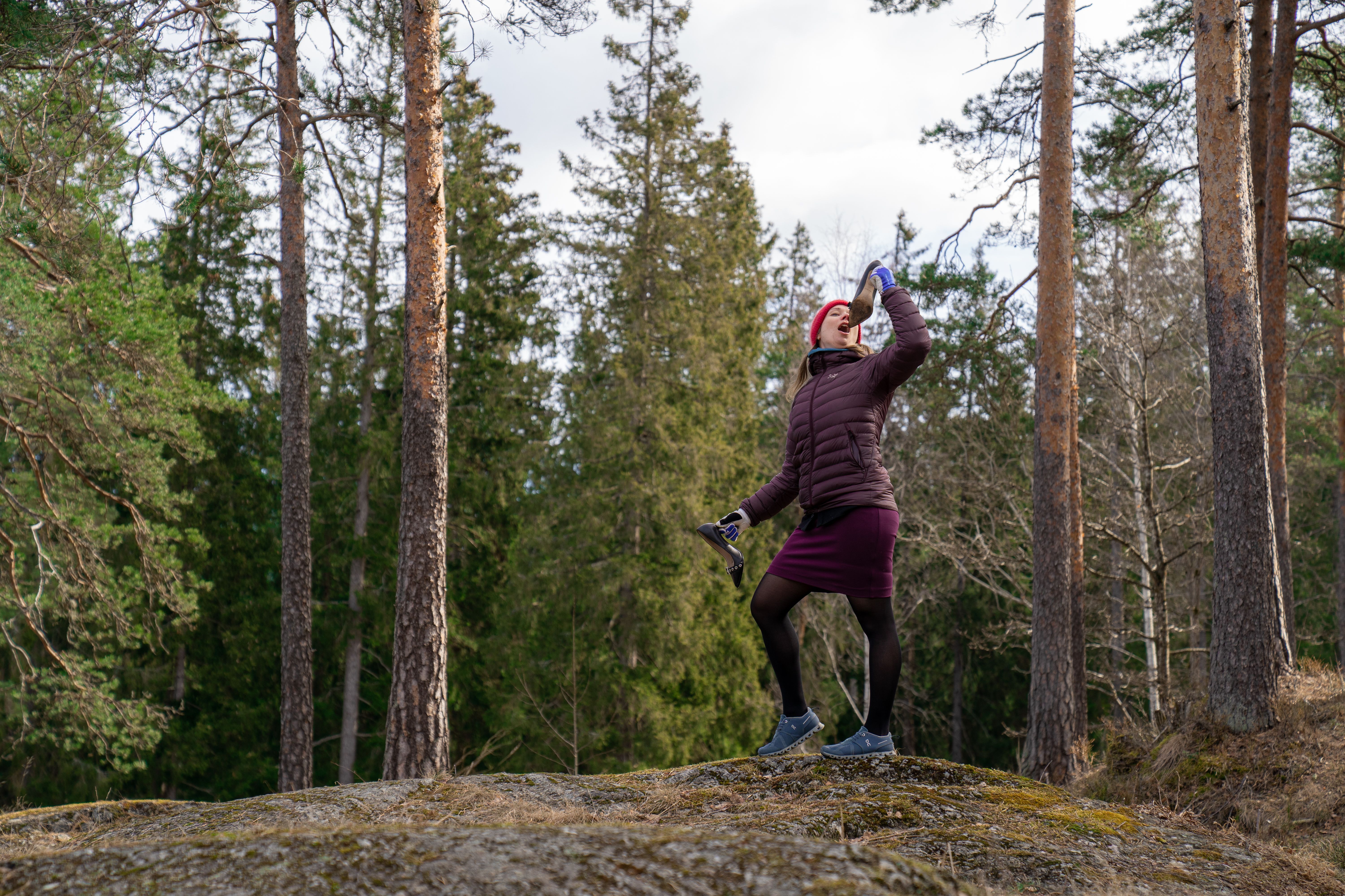 Bilde av Maja ute i skogen.