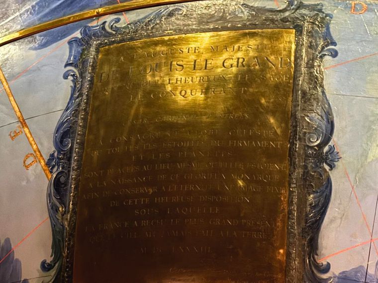 Close‑up of the Coronelli's inscription, created as a tribute to the King