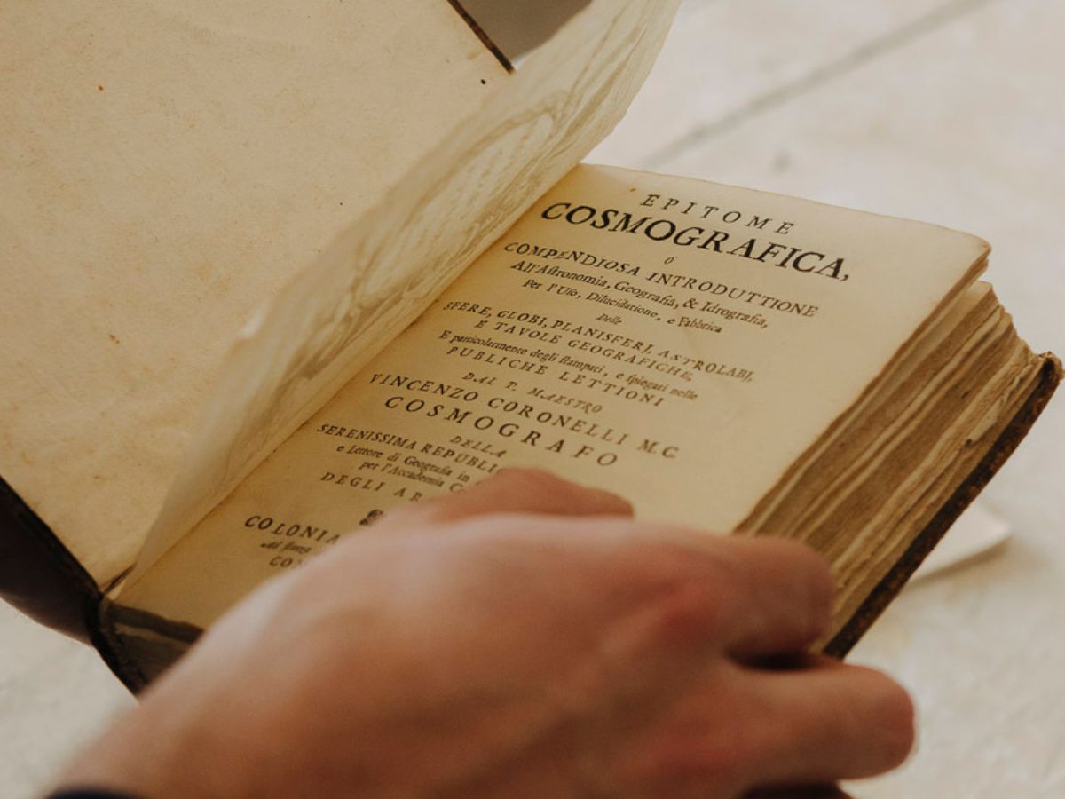Coronelli’s Epitome Cosmografica as a Window into 17th Century Cosmography