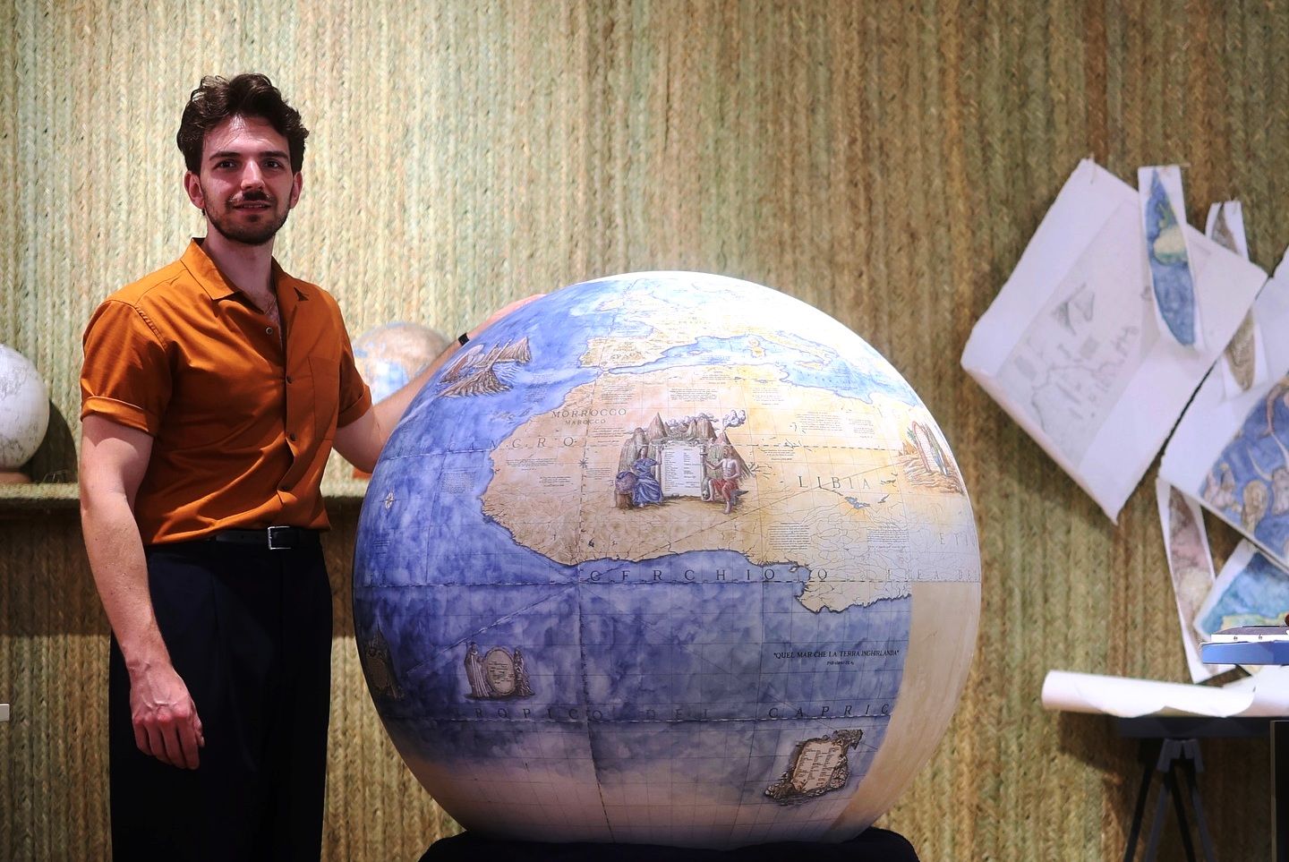 I globi di Leonardo Frigo esposti alla Biennale Homo Faber di Venezia
