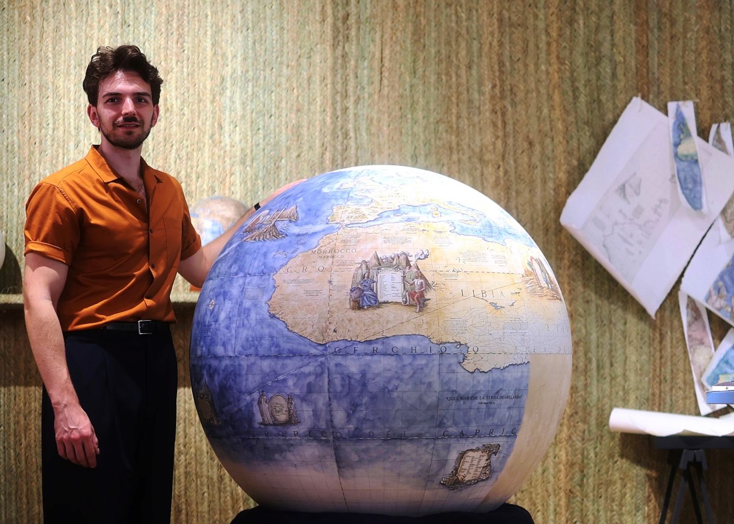 I globi di Leonardo Frigo esposti alla Biennale Homo Faber di Venezia