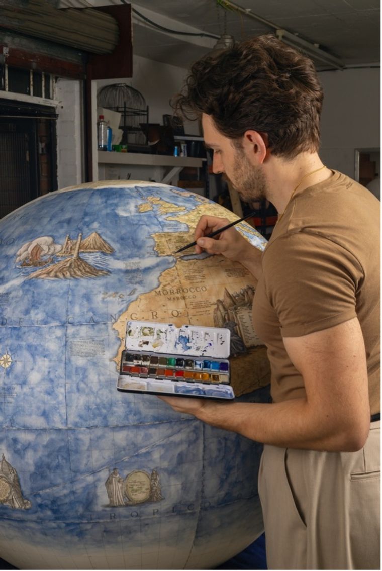 Leonardo Frigo working on his Dante's Globe.
