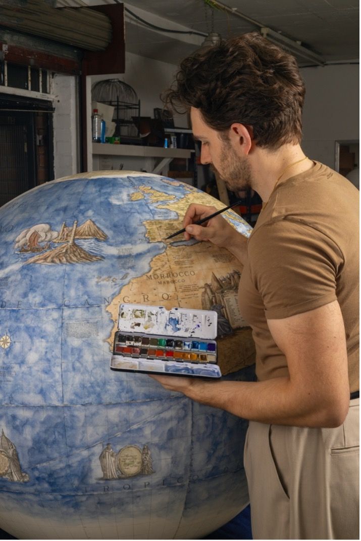 Leonardo Frigo working on his Dante's Globe.