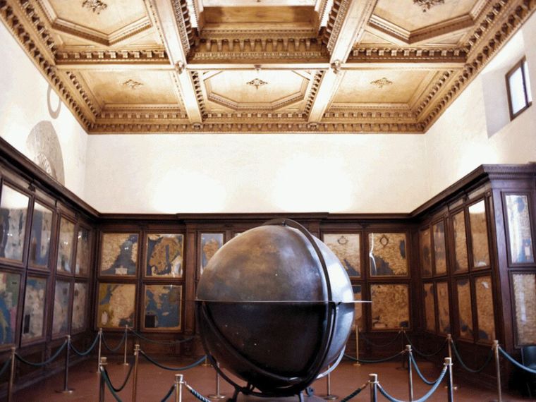 How the ceiling appears from the entrance