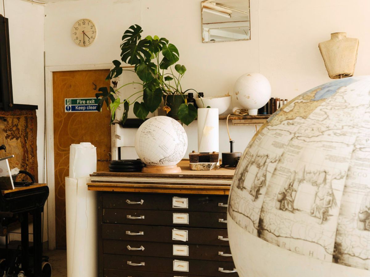 Library, Home or Studio – How to Choose a Globe for Your Space