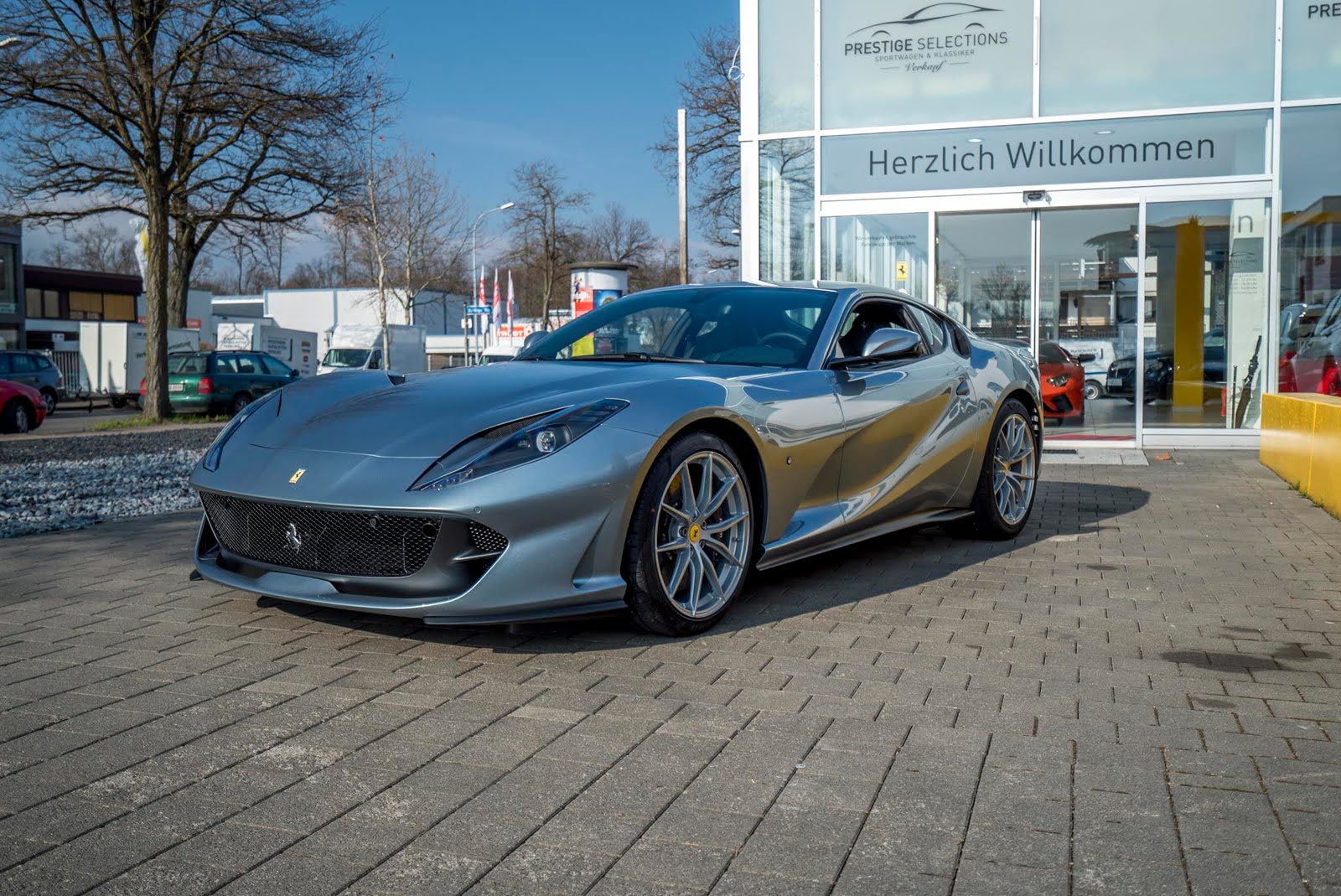 Ferrari 812