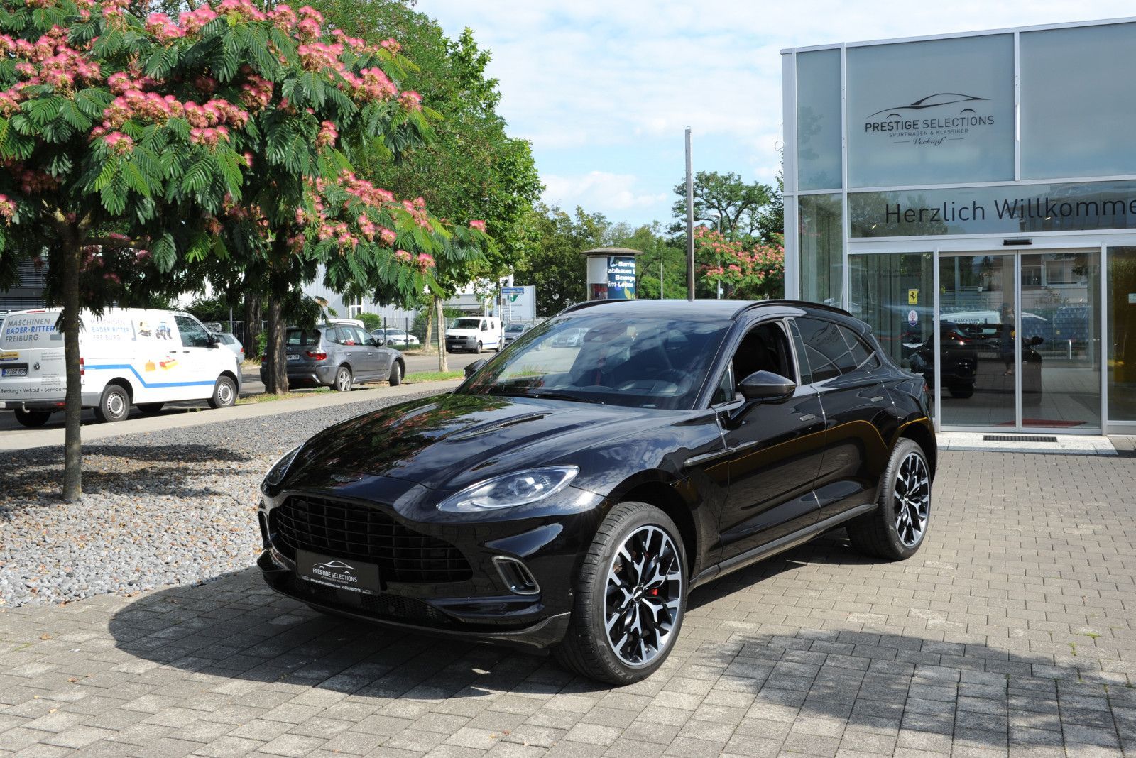 Aston Martin DBX